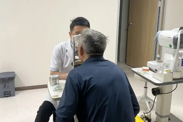 木头碎片高速击中左眼致眼球破裂 南昌医生争分夺秒“抢”回光明